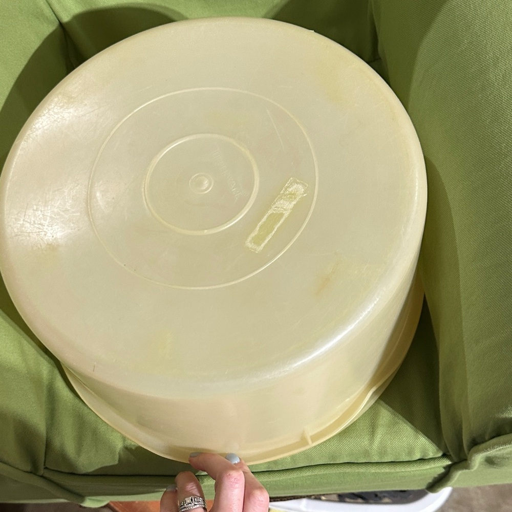 Tupperware Cream Container - Picture 7 of 7